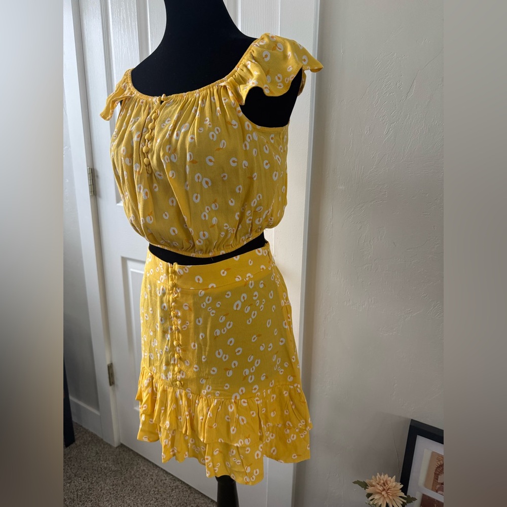 Yellow Ruffled Women's Top - Picture 7 of 7